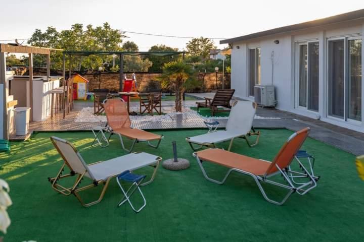Cino * Alejandrópolis